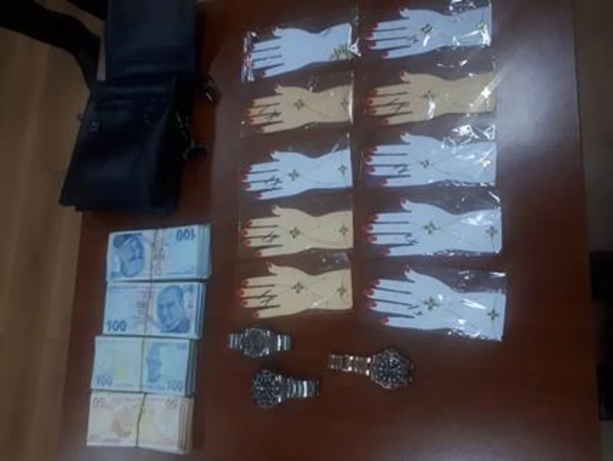 Gömrükçülər qolbaq və qol saatlarının qanunsuz yolla ölkəyə gətirilməsinin qarşısını alıblar
