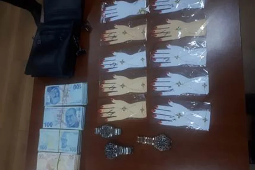Gömrükçülər qolbaq və qol saatlarının qanunsuz yolla ölkəyə gətirilməsinin qarşısını alıblar