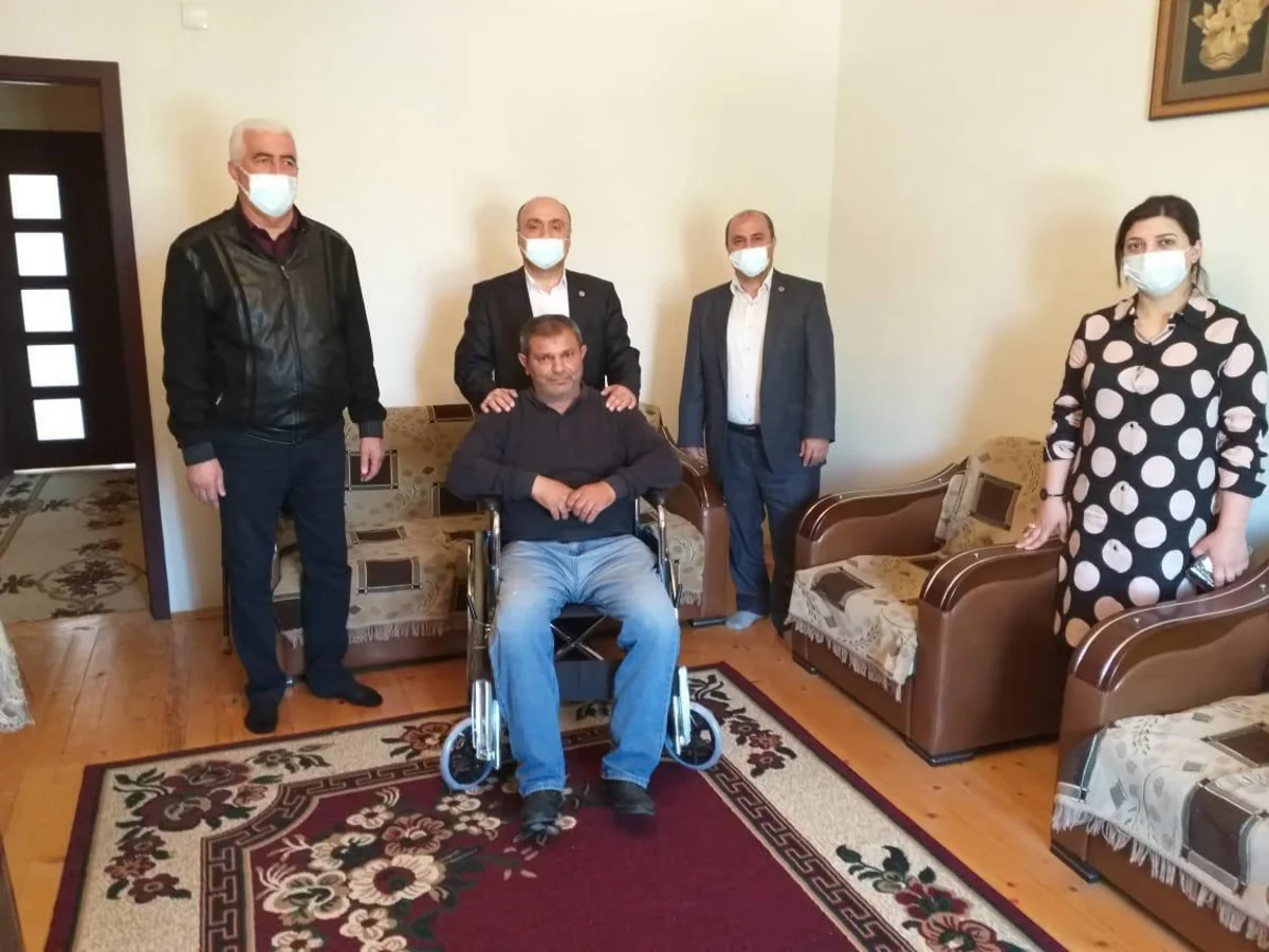 Yevlaxda sağlamlıq imkanları məhdud şəxslərə əlil arabaları hədiyyə edildi - FOTO
