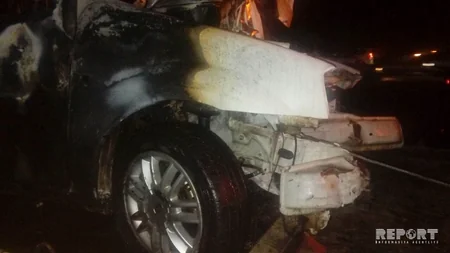 Bakıda avtomobil qəzaya uğrayaraq yanıb, xəsarət alan var