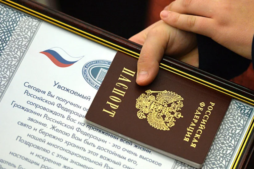Опрос: Большинство россиян не поддерживают упрощение получения гражданства России для мигрантов из СНГ