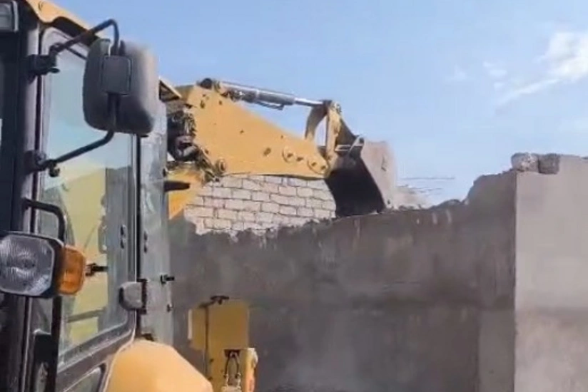 Bülbülə qəsəbəsində qanunsuz tikili sökülüb