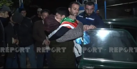 Cəlilabad sakinləri qaziləri qarşılayır