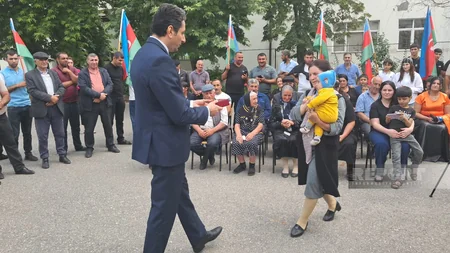 Növbəti köç karvanları Həsənriz və Sarıcalı kəndlərinə çatıb, açarlar təqdim olunub - VİDEO - YENİLƏNİB-2