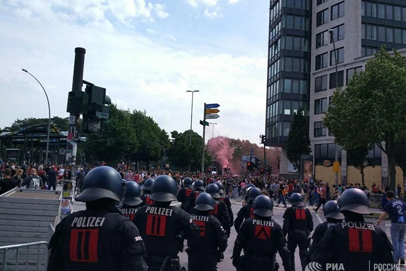 Число пострадавших в Гамбурге полицейских выросло до 196