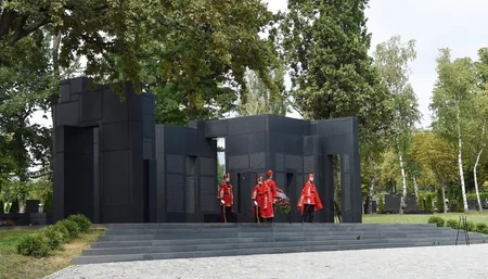Prezident İlham Əliyev Zaqrebdə “Xorvatiya Qurbanlarının Səsi-Ağrı Divarı” abidəsini ziyarət edib
