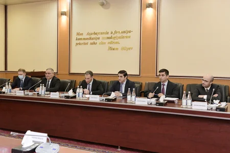 Rəqəmsal inkişaf və nəqliyyat naziri Dünya İqtisadi Forumunun prezidenti ilə görüşüb