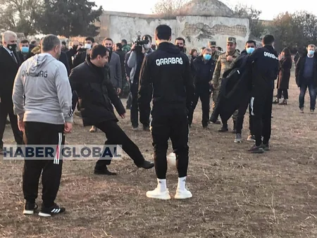 Hikmət Hacıyev Ağdamda Qarabağla futbol oynadı