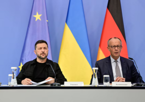 Zelenski: Trampla söhbətdə ərazi məsələləri müzakirə olunub