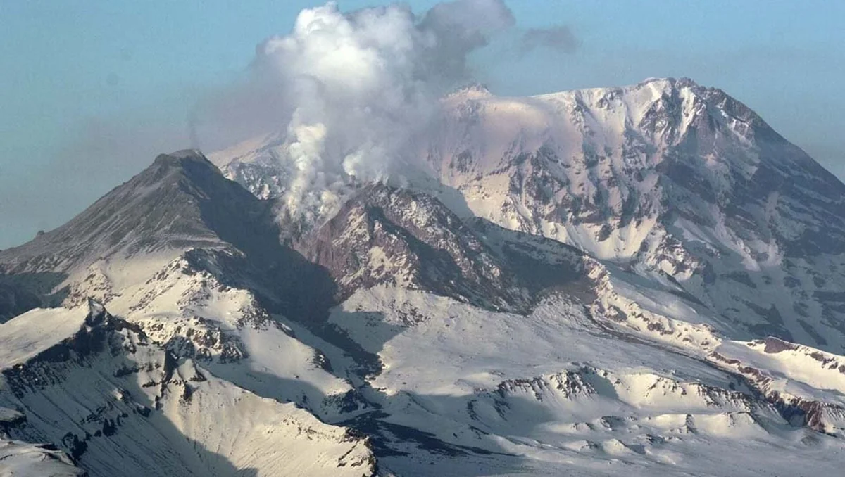 Вулкан Шивелуч на Камчатке выбросил семикилометровый столб пепла