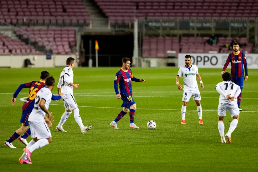 Son 10 ildə eyni klubda ən çox oynayanlar: Messi qapıçılarla eyni sırada