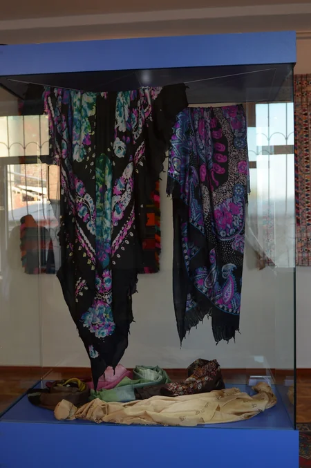 Azerbaijani kalaghai and silk exhibited in Uzbekistan's Atlas Bayrami