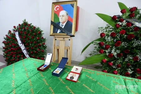 Təzəpir məscidində Abbas Ələsgərovla vida mərasimi keçirilir - FOTO