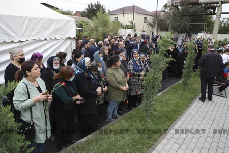Bakıda üç şəhidin xatirə lövhəsinin açılışı olub