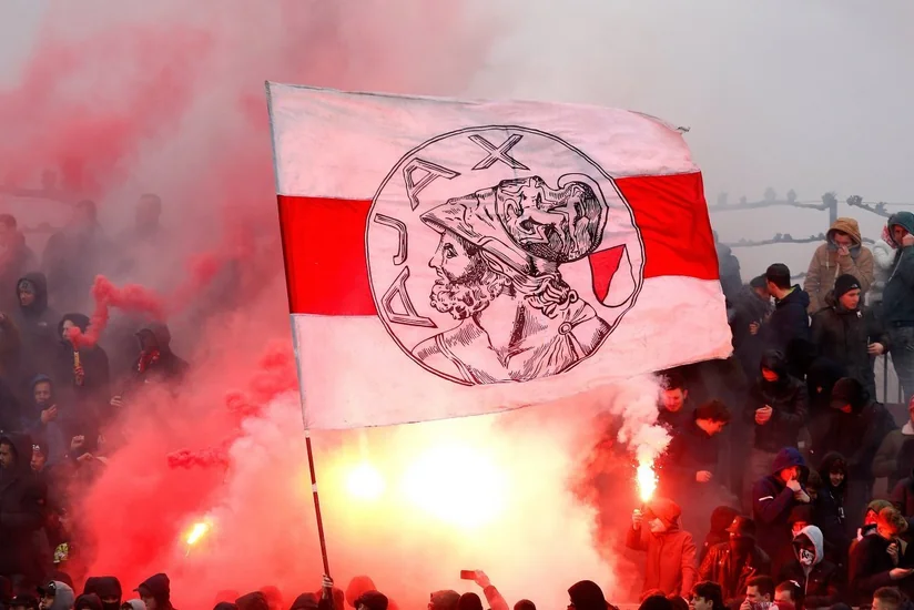 54 вооруженных фаната Аякса будут выдворены из Италии