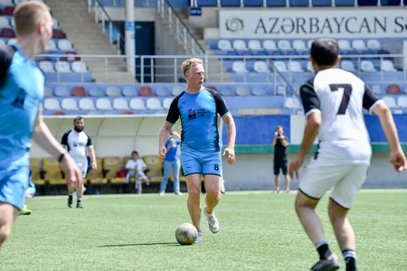 Şahmatçıların futbol matçında 14 qol vurulub