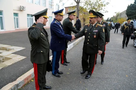 ​Azərbaycanın müdafiə naziri Hərb Oyunları Mərkəzində olub