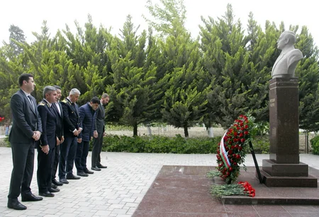 Bakı metrosunda Heydər Əliyevin xatirəsi anılıb