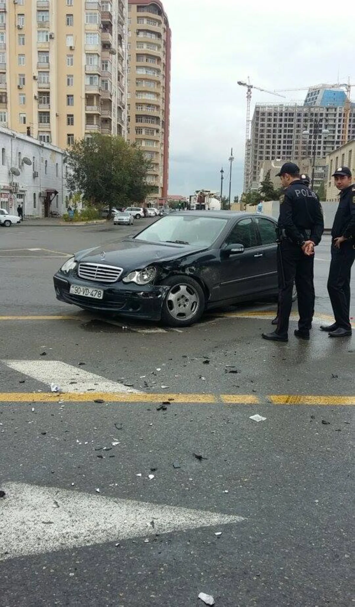 Перед зданием исполнительной власти района произошло ДТП - ФОТО
