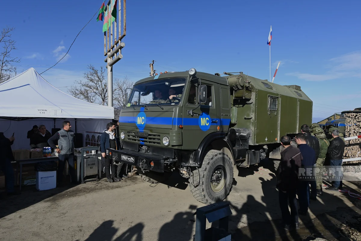 На дороге Шуша-Ханкенди вновь созданы условия для проезда автомобилей российских миротворцев - ВИДЕО
