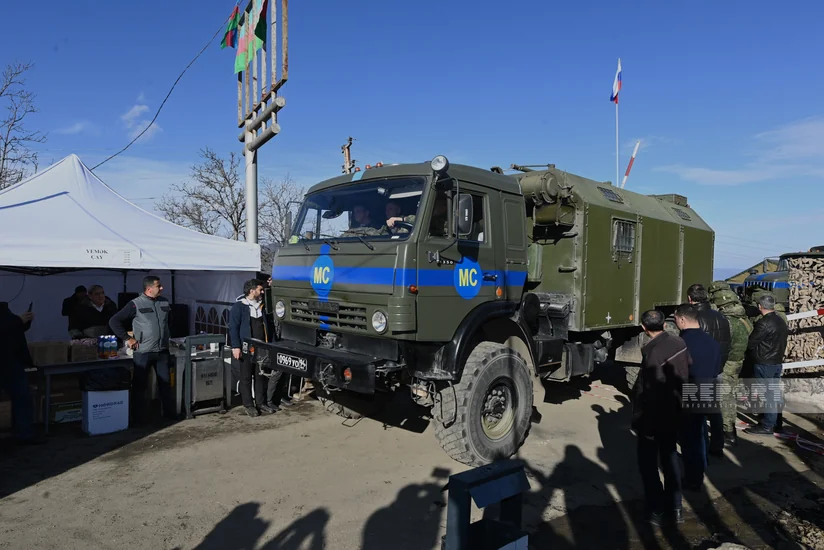 На дороге Шуша-Ханкенди вновь созданы условия для проезда автомобилей российских миротворцев - ВИДЕО