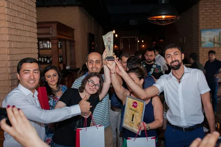 “Nar” mətbuat nümayəndələrini təbrik edib