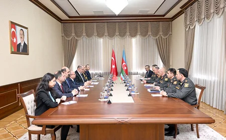Azərbaycan müdafiə naziri Türkiyə MMU-nun rektorunu qəbul edib