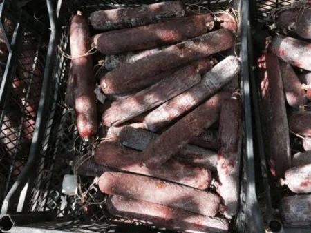 Sumqayıtda kiflənmiş kolbasa şadlıq evlərinə satılıb