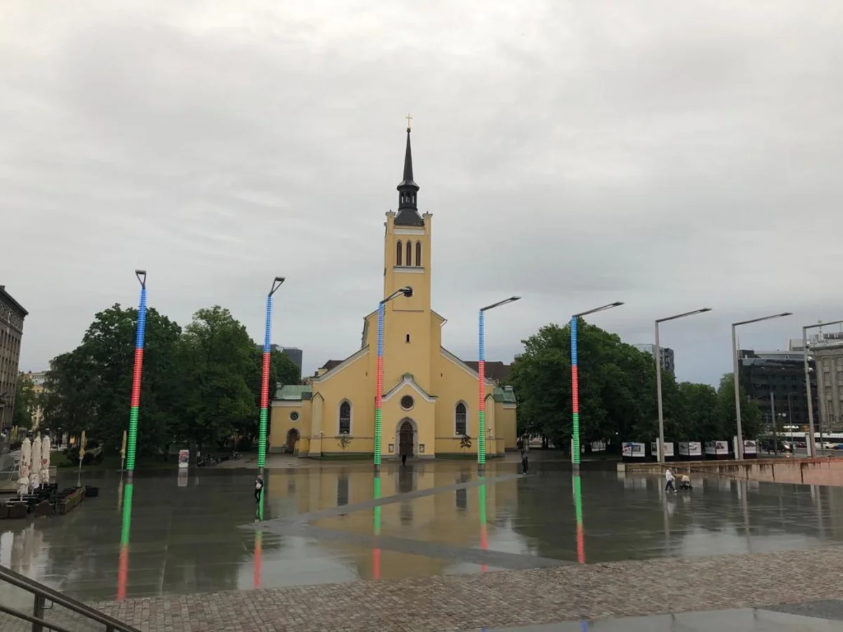 Estoniyanın Azadlıq meydanı Azərbaycan bayrağının rənglərində işıqlandırılıb