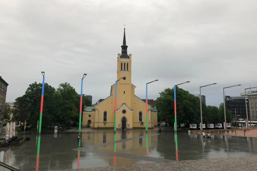 Estoniyanın Azadlıq meydanı Azərbaycan bayrağının rənglərində işıqlandırılıb
