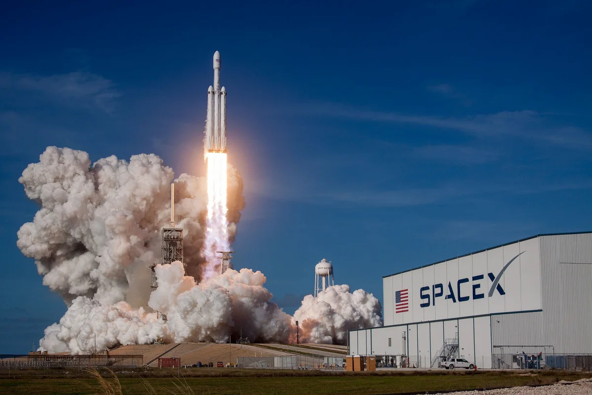 В США состоялся первый коммерческий запуск ракеты Falcon Heavy