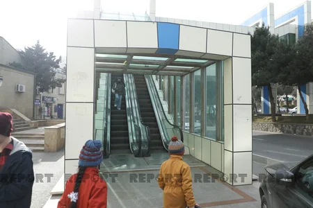 Bakıda piyada keçidlərində bəzi eskalatorlar niyə işləmir?  - VİDEO