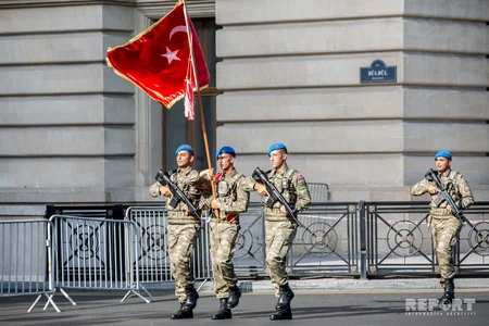 Bakının azadlığının 100 illiyi  - möhtəşəm paraddan FOTOREPORTAJ - VİDEO