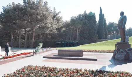 Dövlət Vergi Xidməti Heydər Əliyevin məzarını və Şəhidlər xiyabanını ziyarət edib