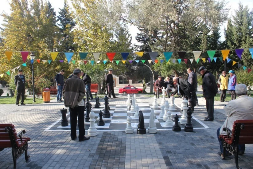 Nizami rayonunda istirahət parkı təmir olunaraq istifadəyə verilib