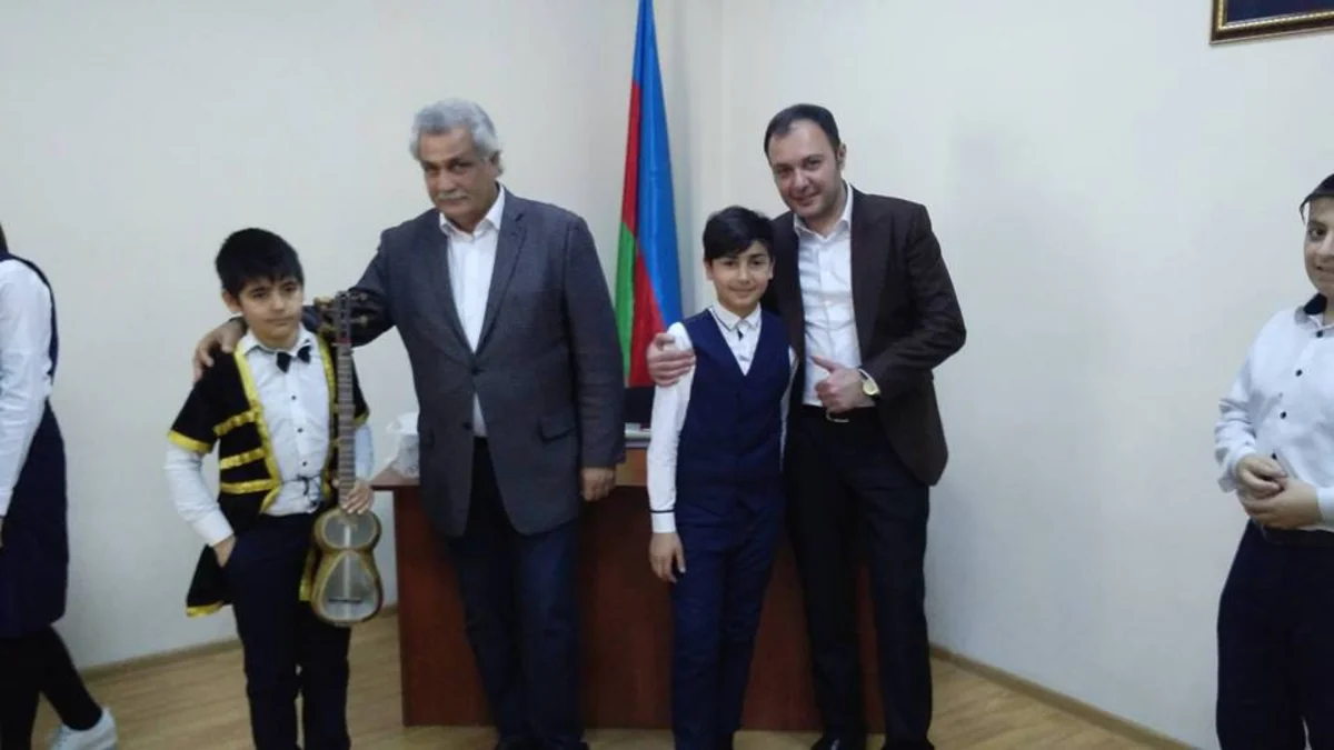 Akademik Milli Dram Teatrının aktyorları şagirdlərlə görüşüb