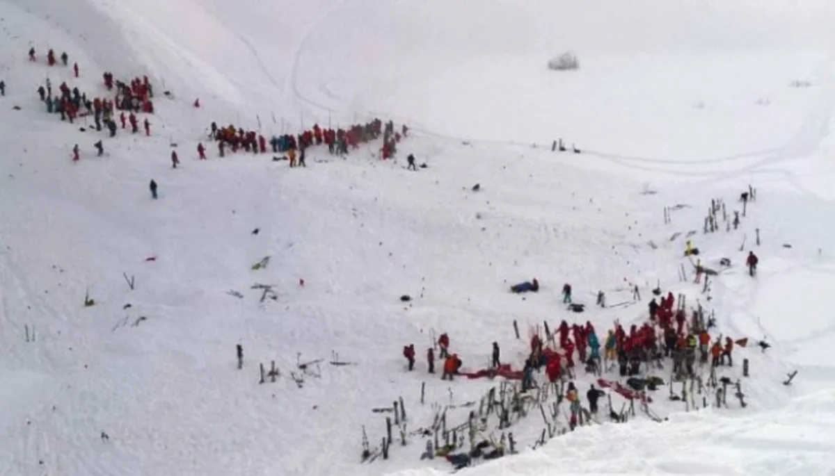 Alp dağlarında qar uçqunu nəticəsində 2 nəfər ölüb