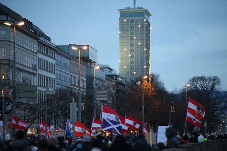 В Австрии десятки тыс. человек протестовали против антиковидных мер