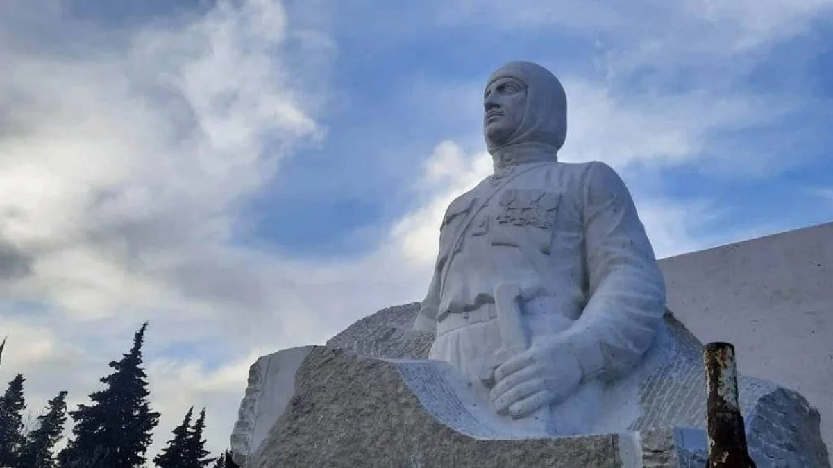 Ermənilər Qaregin Njdenin Xocavənddəki heykəlini götürməyə məcbur oldular