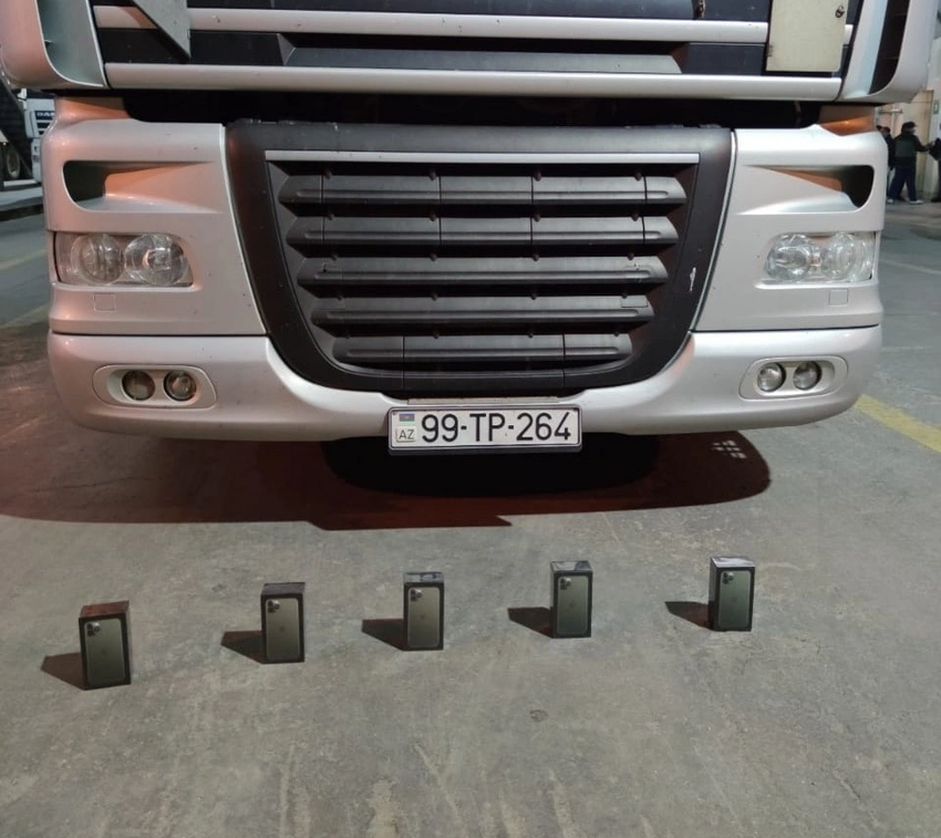 Gömrük nəzarətindən gizlədilən mobil telefonlar aşkarlandı