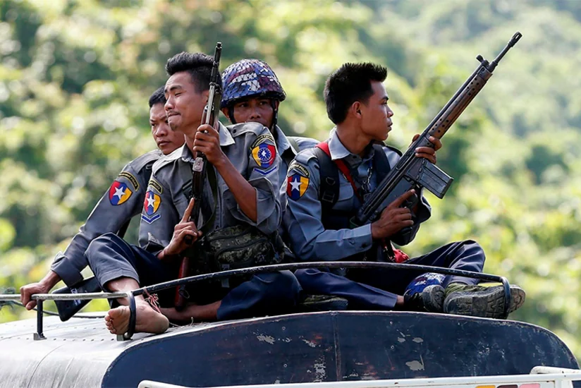 Myanma ordusu üsyançı qruplarla şiddətli döyüşlərin getdiyini açıqlayıb