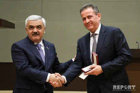SOCAR-da dövlət təltiflərinə layiq görülmüş neftçilərə orden və medallar təqdim olunub