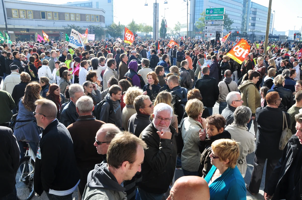 Fransanın həmkarlar ittifaqları ümummilli tətilə çağırır