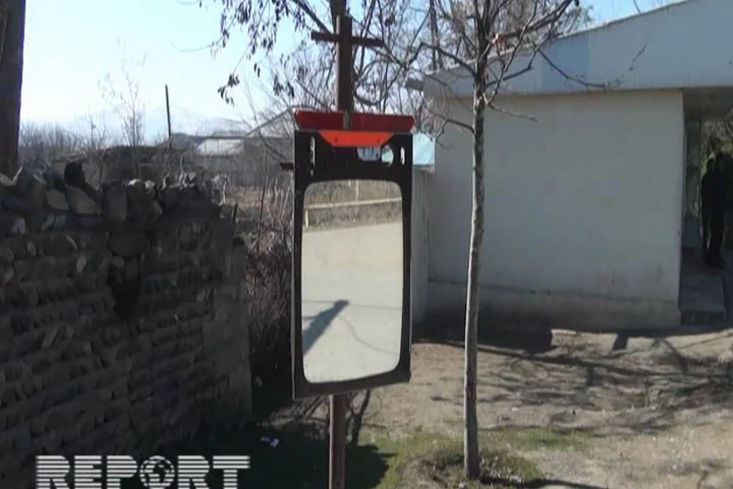 Ağstafada yol qovşağına işıqfor əvəzinə güzgü quraşdırılıb - FOTO