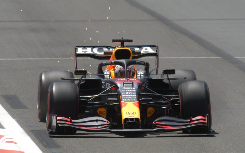 Formula 1: Bakıdakı ilk sərbəst yürüşü Ferstappen qazandı - YENİLƏNİB