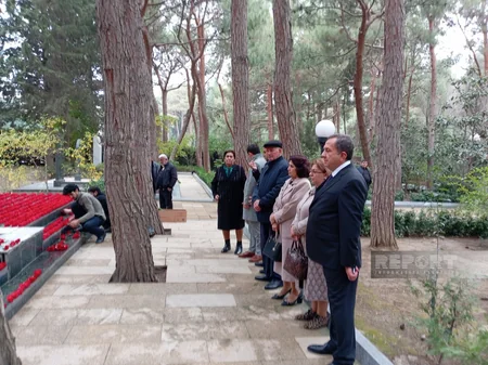 Bakıda Qarakənd faciəsi qurbanlarının məzarları ziyarət olunub