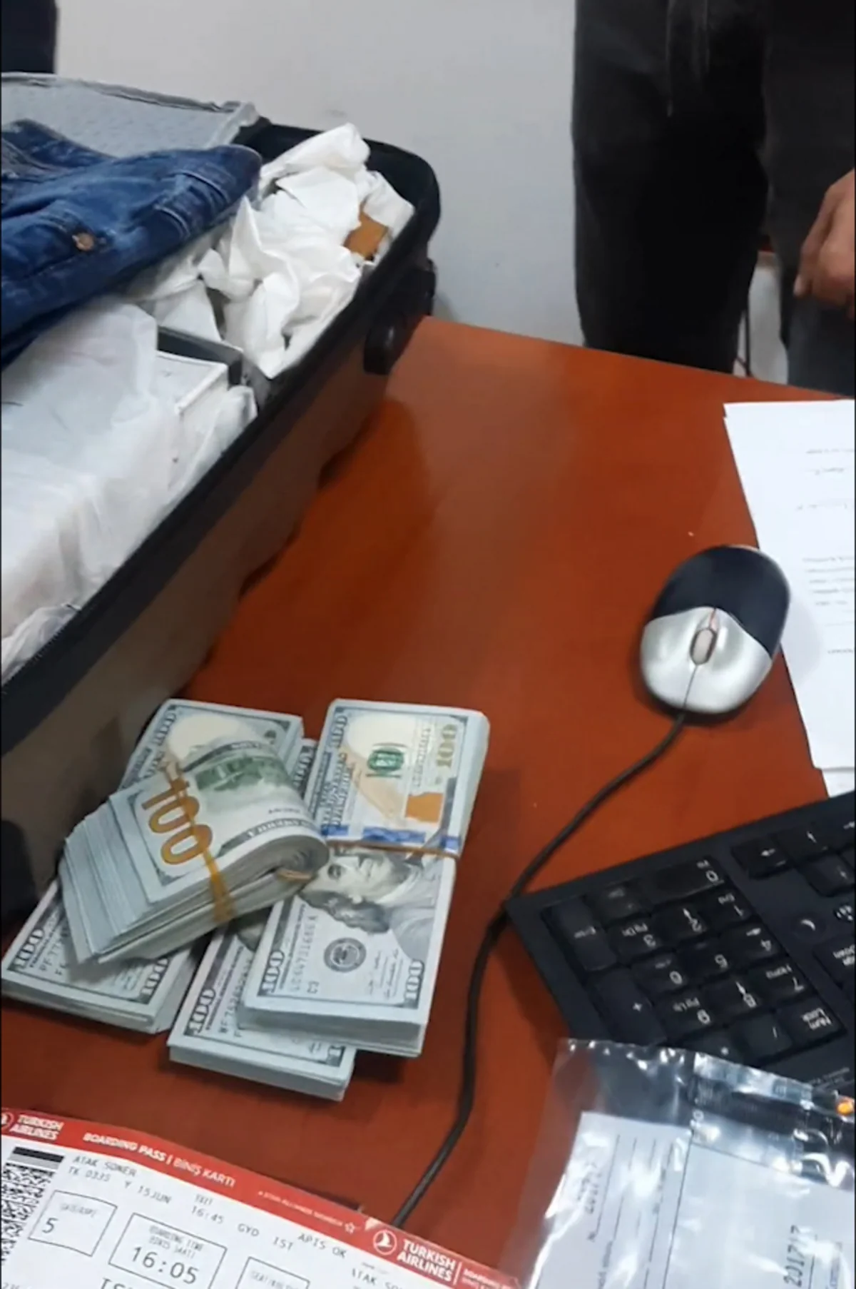 Azərbaycandan külli miqdarda xarici valyuta çıxarılmasının qarşısı alınıb
