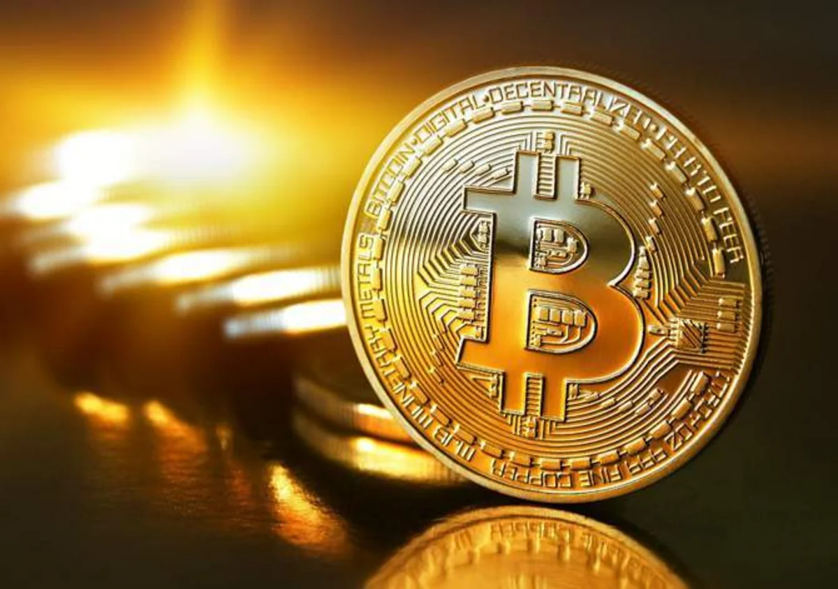 Стоимость биткоина превысила 8 000 долларов США