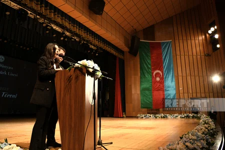 Türk Dünyası Bakı Atatürk Liseyinin məzuniyyət mərasimi keçirilib
