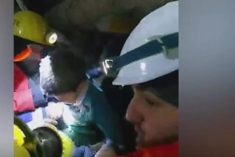 В Турции спасли мальчика спустя 70 часов после землетрясения